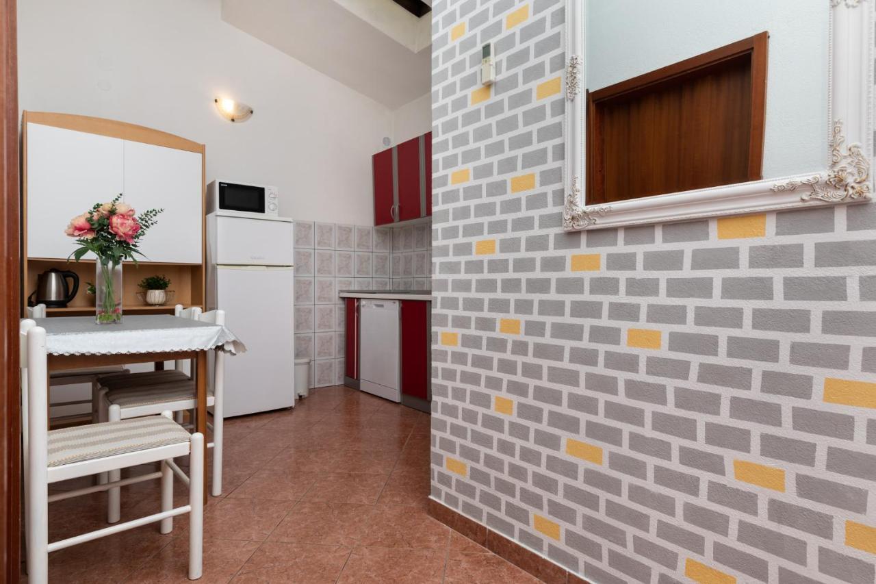 Apartments Marijo Mimice Exterior photo